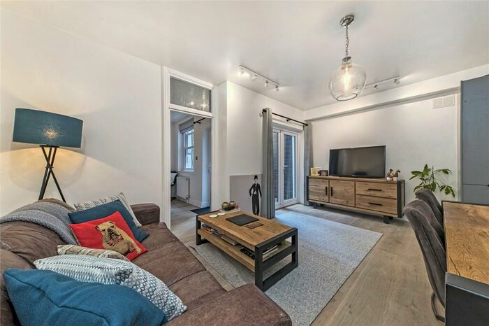 2 Bedroom Apartment To Rent In Edith Grove, Chelsea, London, SW10