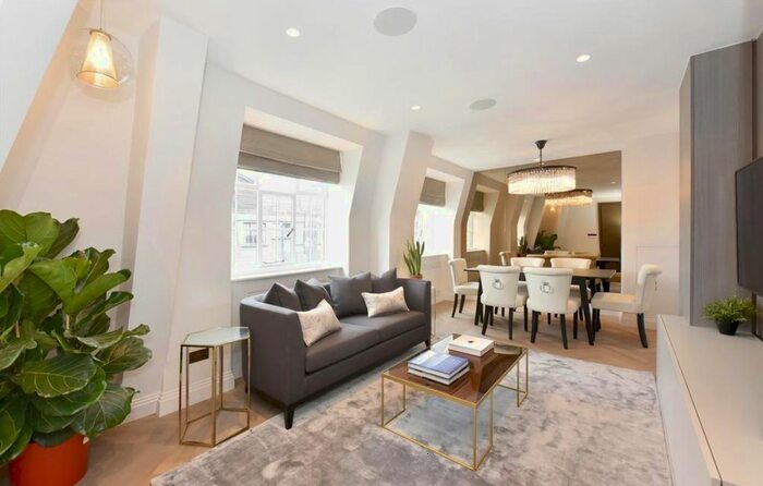 2 Bedroom Flat To Rent In Knightsbridge Court, Sloane Street, Knightsbridge, SW1X