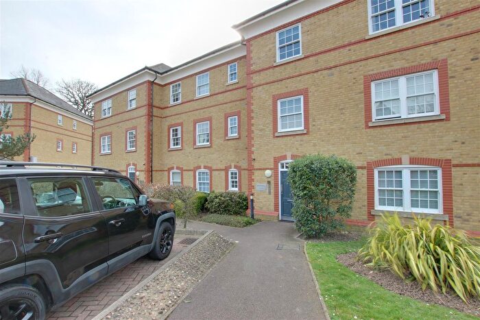 2 Bedroom Flat To Rent In Blackwell Close, London, N21