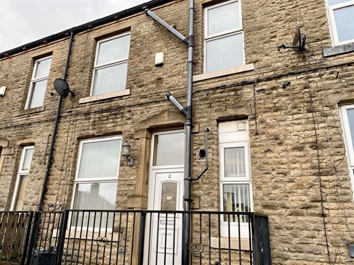 2 Bedroom House For Sale In Tennyson Place, Halifax, HX3