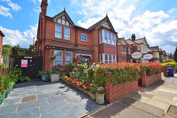 1 Bedroom Flat To Rent In Cunningham Park, Harrow, HA1