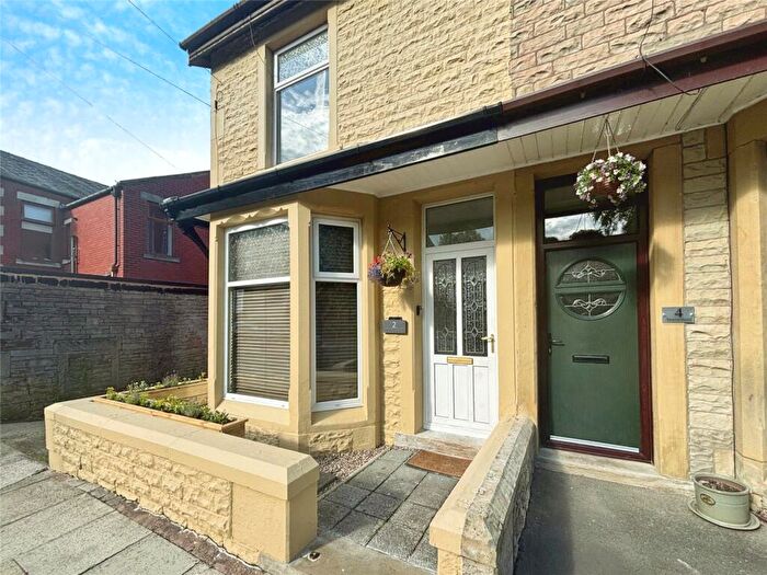 2 Bedroom End Of Terrace House To Rent In Shaftesbury Avenue, Darwen, Lancashire, BB3
