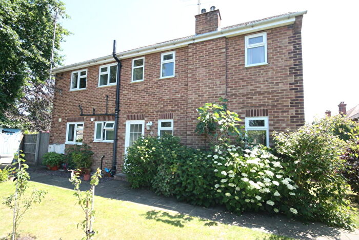 2 Bedroom Flat For Sale In High Street, Horsell, Woking, GU21