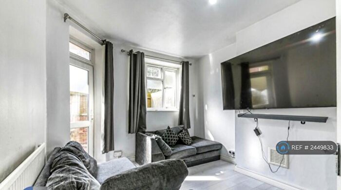 1 Bedroom Flat To Rent In Cork Tree House, London, SE27
