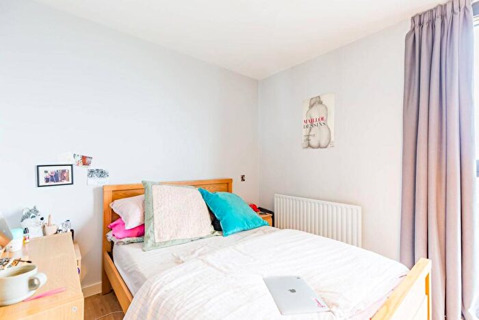 1 Bedroom Flat To Rent In Taylor Place, , Bow, London, E3
