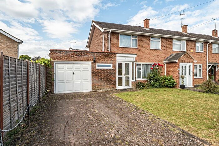 3 Bedroom End Terrace House For Sale In Lynden Close, Holyport, Maidenhead, SL6