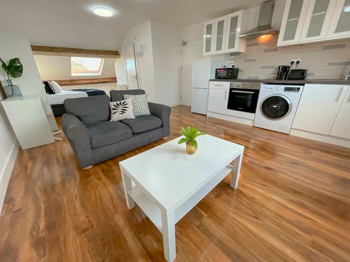 Studio To Rent In Kensington, L7