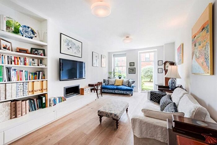 4 Bedroom Flat To Rent In Coleherne Court, Old Brompton Road, London, SW5