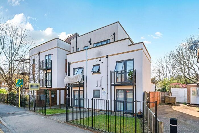 1 Bedroom Flat For Sale In Buckingham Road, Edgware, HA8