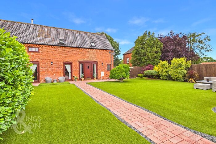 3 Bedroom Barn Conversion For Sale In Yarmouth Road, Corton, Lowestoft, NR32