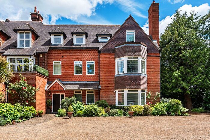 2 Bedroom Flat For Sale In Mapleton House, Four Elms, TN8