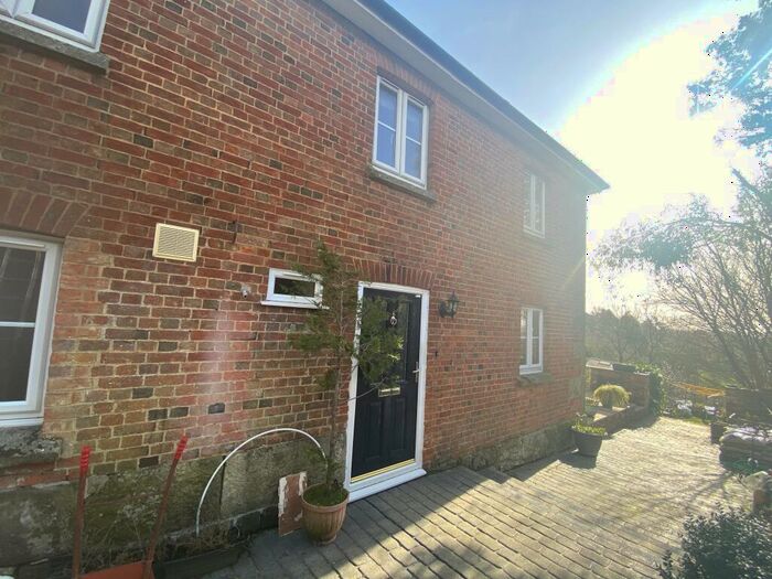 2 Bedroom House To Rent In The Cross Keys, High Street, Shaftesbury, SP7