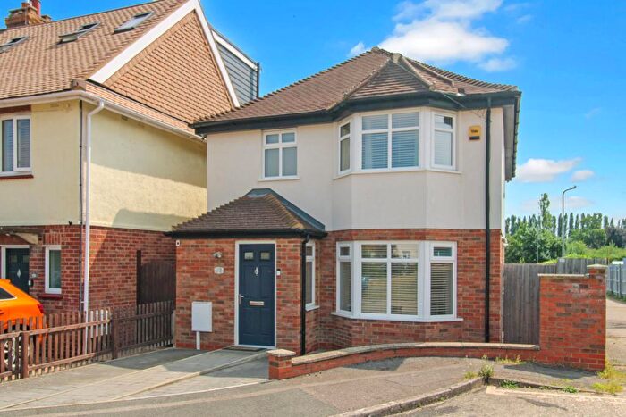 3 Bedroom Detached House For Sale In Larch Grove, Bletchley, Milton Keynes, Buckinghamshire, MK2