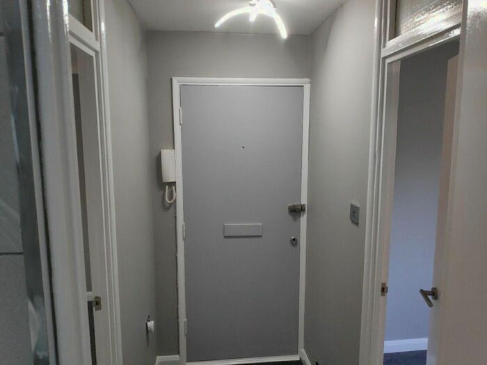 1 Bedroom Flat To Rent In Trotwood, Chigwell, IG7
