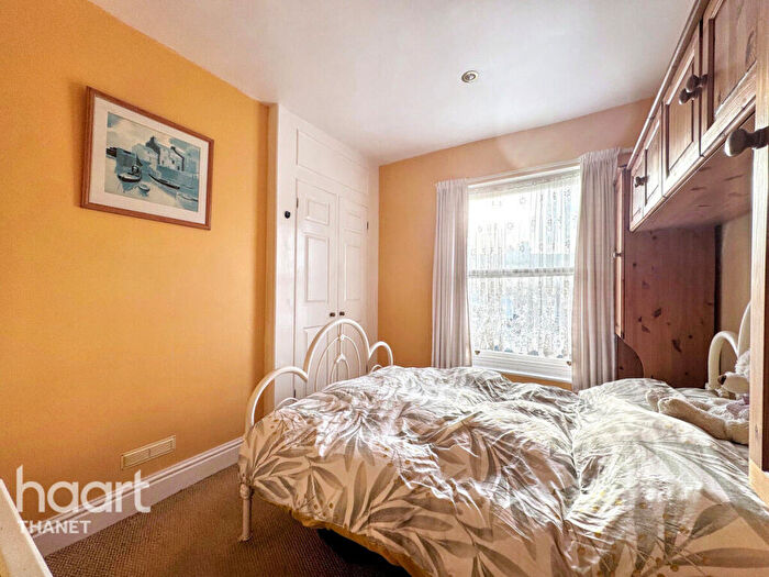 1 Bedroom Apartment For Sale In Royal Crescent, Margate, CT9