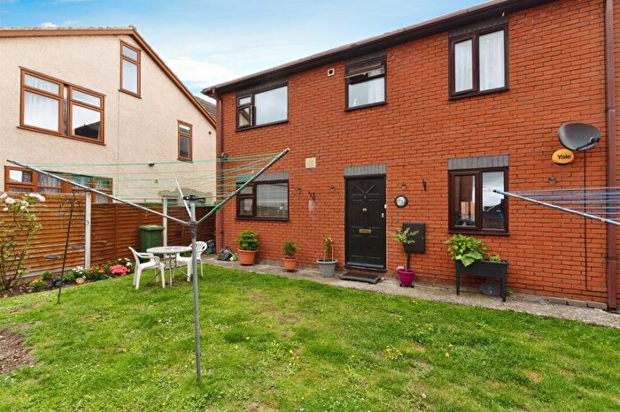 1 Bedroom Flat For Sale In Runnymede Road, Stanford-Le-Hope, SS17