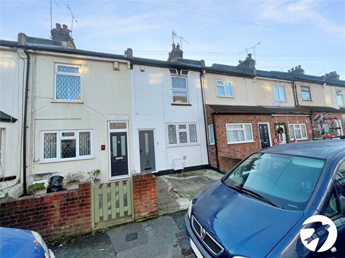 3 Bedroom Terraced House To Rent In Layfield Road, Gillingham, Kent, ME7