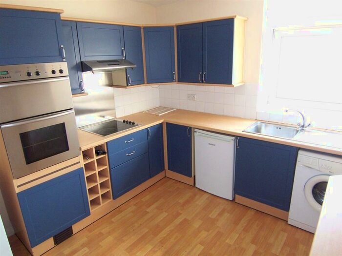 2 Bedroom Apartment To Rent In Charter Court, Linden Grove, New Malden, KT3