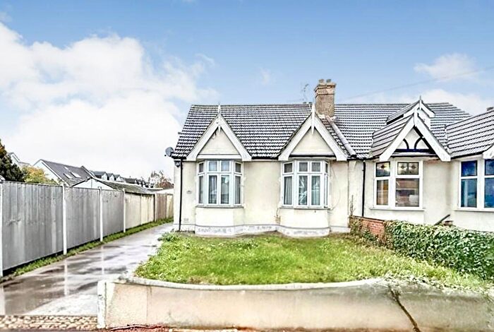 3 Bedroom Semi Detached House For Sale In Budoch Drive, Ilford, IG3