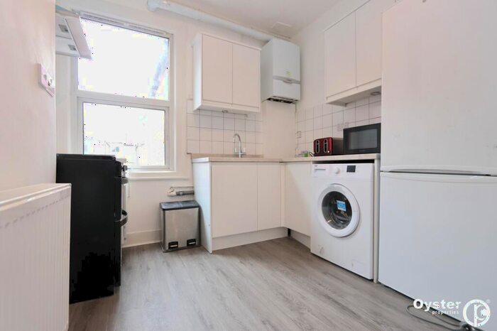1 Bedroom Flat To Rent In Woodside Gardens, London, N17
