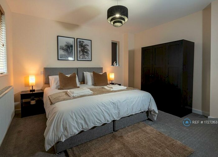 2 Bedroom Flat To Rent In Western Elms Avenue, Reading, RG30