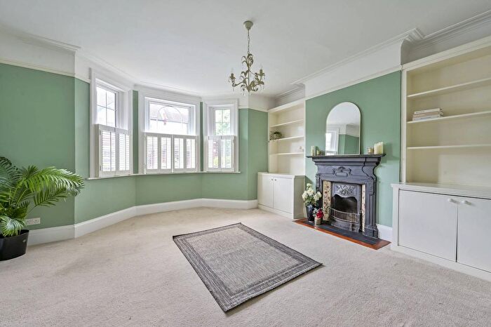 3 Bedroom Maisonette For Sale In Stanton Road, Raynes Park, London, SW20