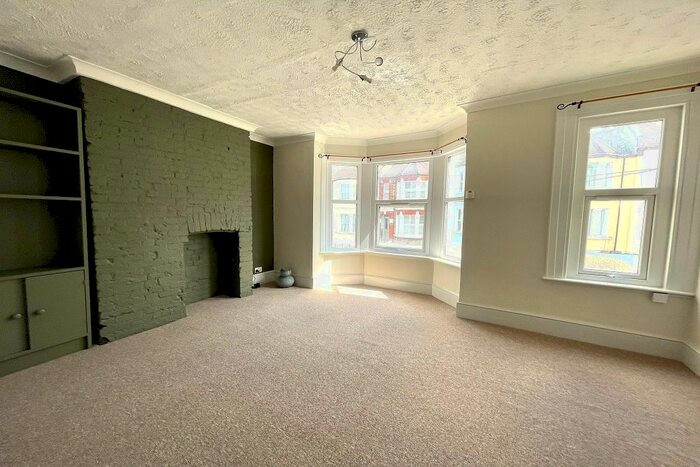 1 Bedroom Flat To Rent In Upper Flat Ennis Road, Plumstead, London SE18