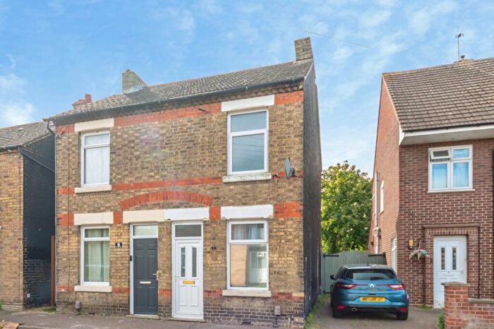 3 Bedroom House To Rent In Farrer Street, Kempston, Bedford, MK42