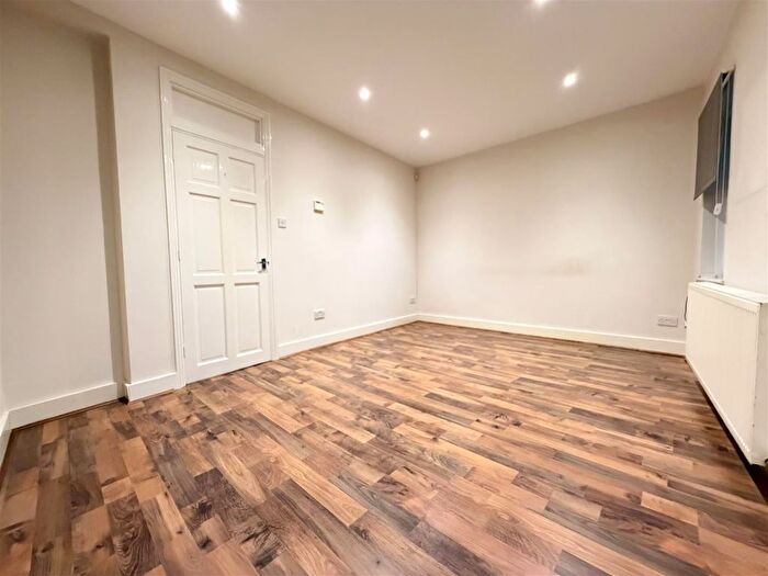 1 Bedroom Maisonette To Rent In Landor Road, London, SW9