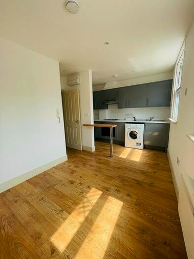1 Bedroom Flat To Rent In Broad Lane, London, N15