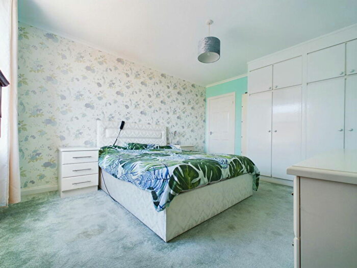 2 Bedroom Flat For Sale In West End Way, Lancing, BN15