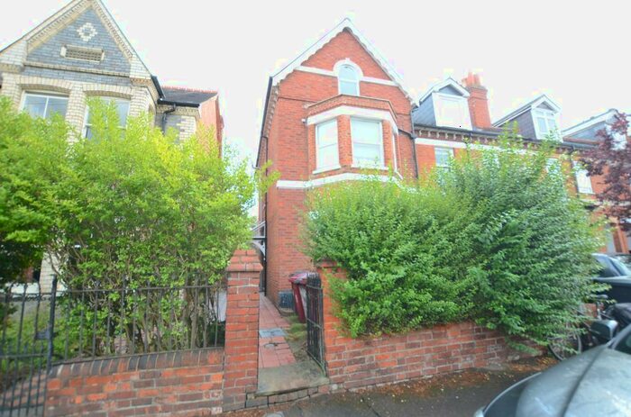 2 Bedroom Apartment To Rent In College Road, Reading, RG6