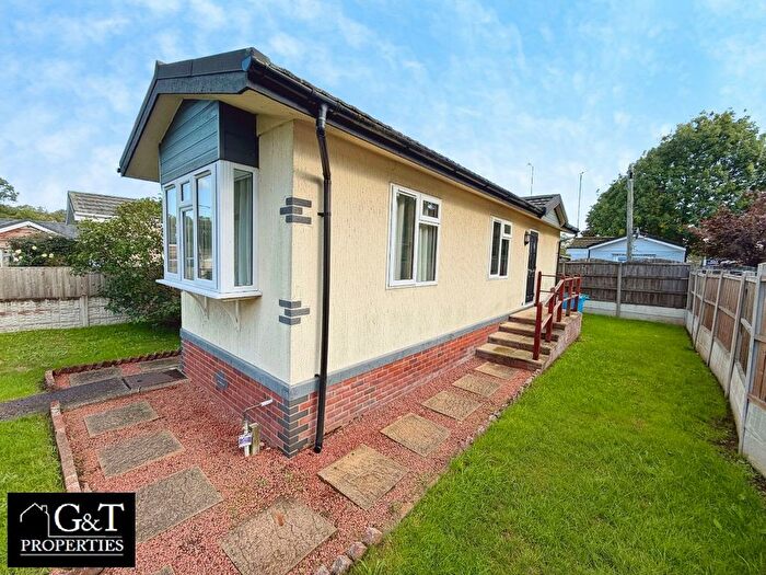 1 Bedroom Mobile/park Home For Sale In Hinksford Mobile Home Park, Kingswinford, DY6