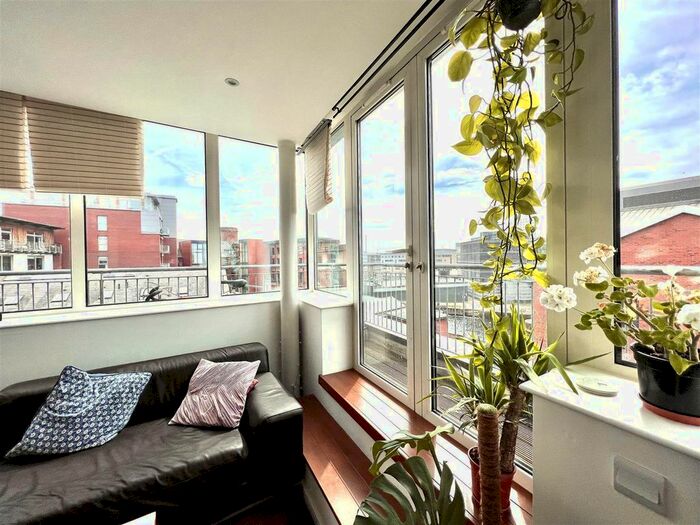 2 Bedroom Flat To Rent In Trinity One, East Street, Leeds, LS9