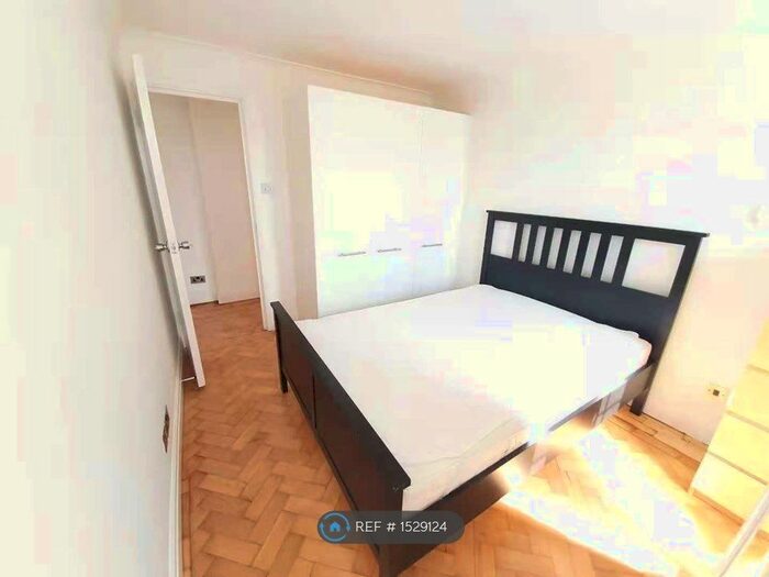 1 Bedroom Flat To Rent In Cheyne Walk, London, NW4