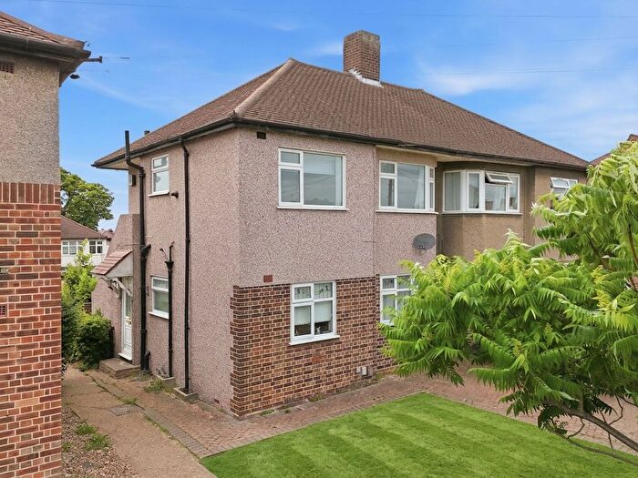 2 Bedroom Flat For Sale In Erith Crescent, Romford, RM5