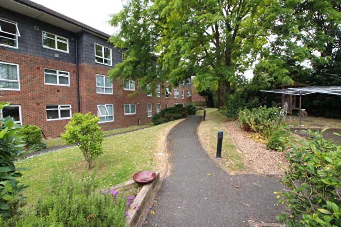 2 Bedroom Apartment To Rent In Briarwood Court, The Avenue, Worcester Park, Surrey, KT4