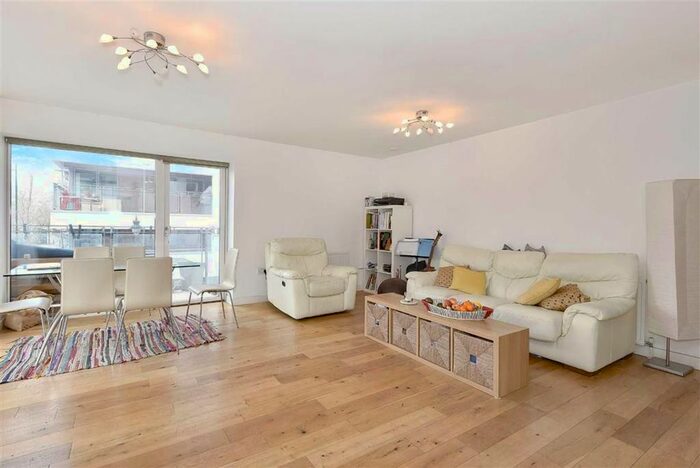 3 Bedroom Flat To Rent In Sun Passage, London, SE16