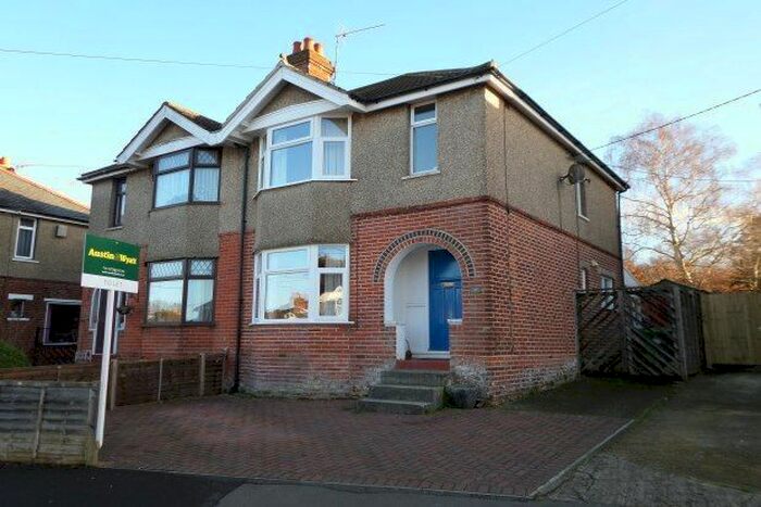 3 Bedroom Semi-Detached House To Rent In Bishopstoke Hants, Eastleigh, SO50