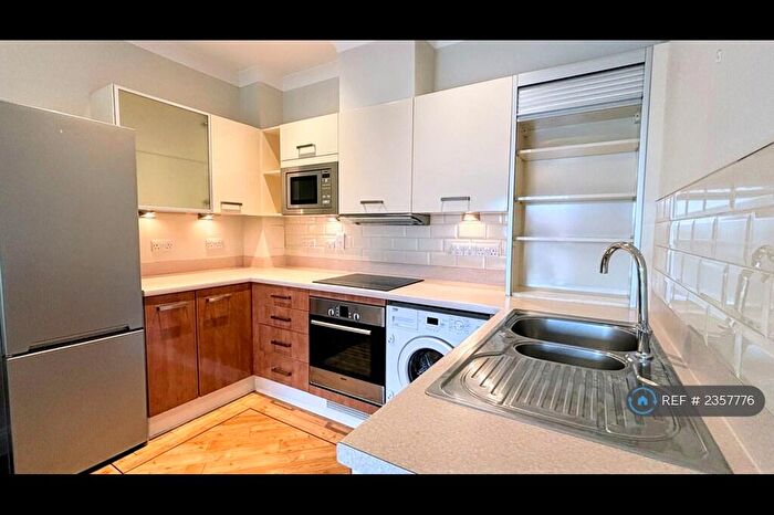 2 Bedroom Flat To Rent In Solar Court, Croydon, CR0