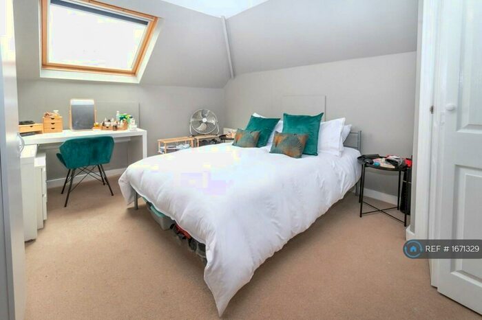 3 Bedroom Maisonette To Rent In Martin Way, Morden, SM4