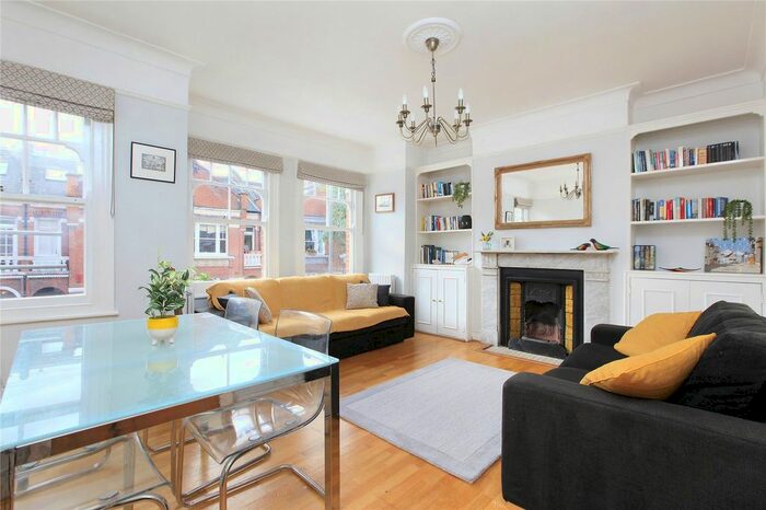 3 Bedroom Flat To Rent In Dinsmore Road, Clapham South, London, SW12