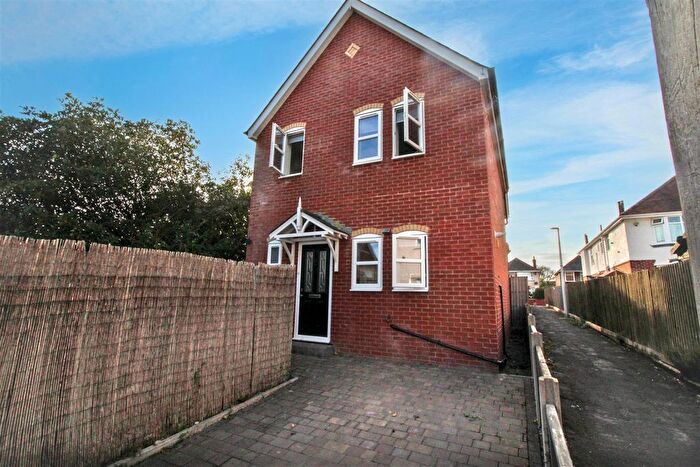 2 Bedroom Detached House To Rent In Phyldon Road, Poole, BH12