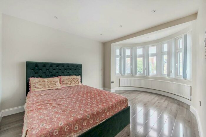 5 Bedroom House To Rent In Headstone Gardens, Harrow, HA2