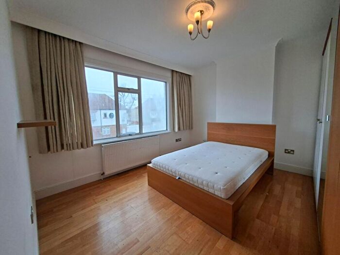 1 Bedroom Apartment To Rent In Walpole Road, London, N17