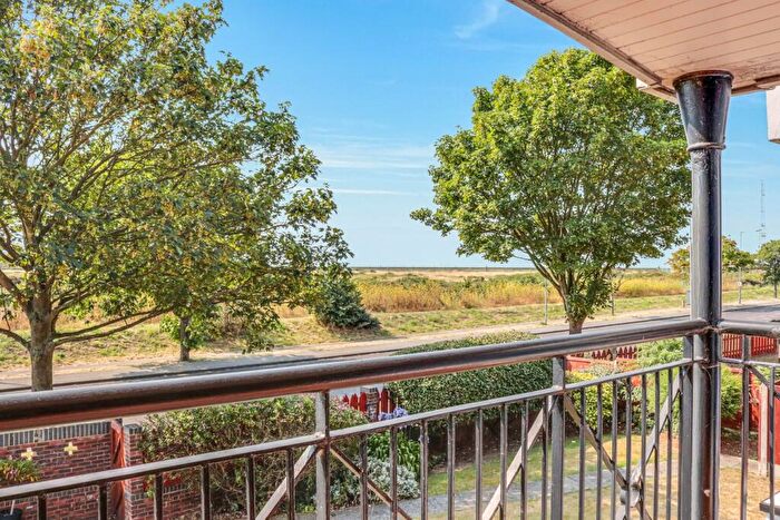 2 Bedroom Apartment For Sale In Admirals Walk, Shoeburyness, SS3