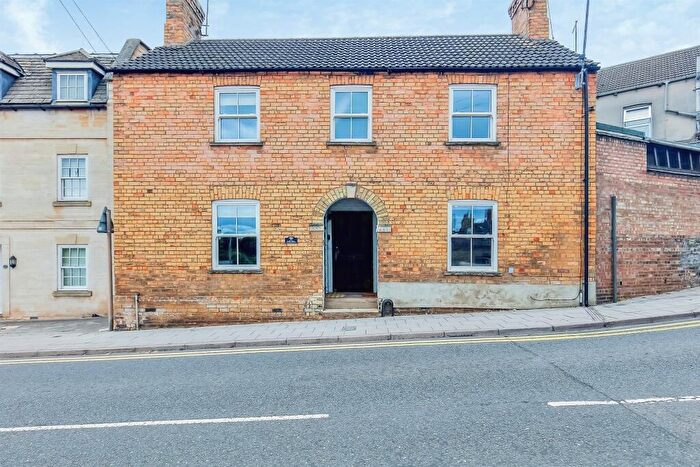 2 Bedroom Detached House For Sale In Wharf Road, Stamford, PE9