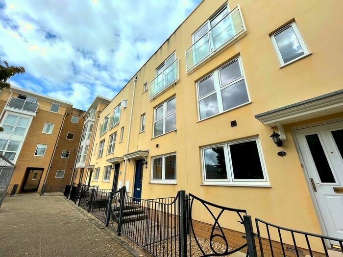 5 Bedroom Terraced House To Rent In Richmond Court, Exeter, EX4