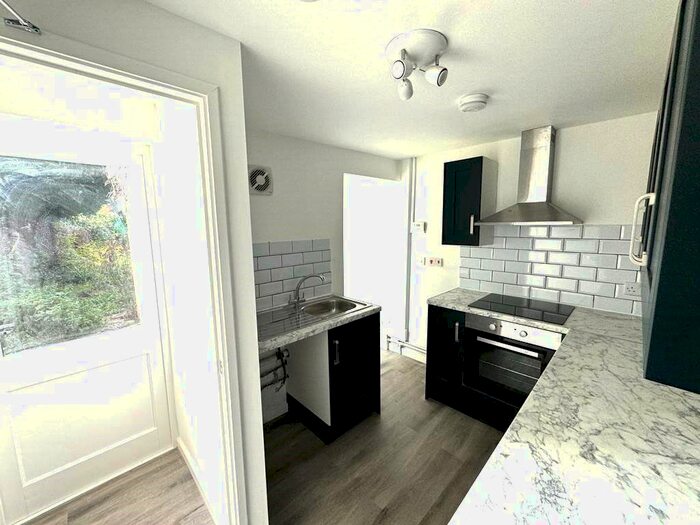 4 Bedroom Semi-Detached House To Rent In Barrow Green, Sittingbourne, ME9