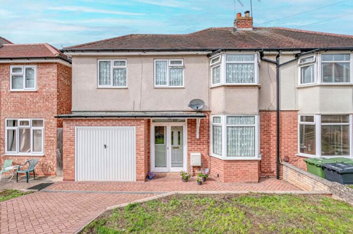 3 Bedroom Semi-Detached House For Sale In Clent Avenue, Redditch, B97